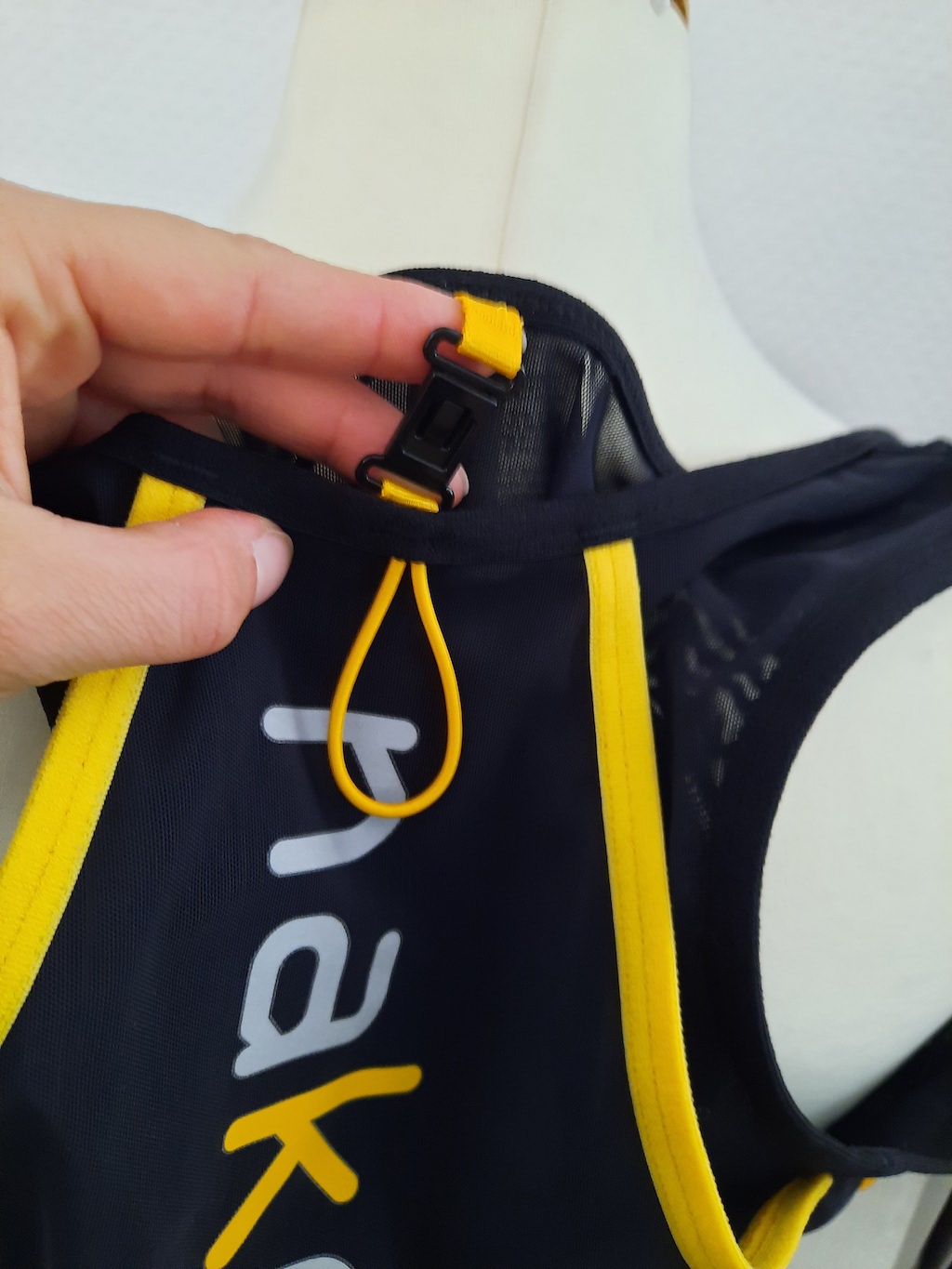 待望のジッパー装備のNaked HC Running Vest (ネイキッドHCランニングベスト)が発売｜Rufus 