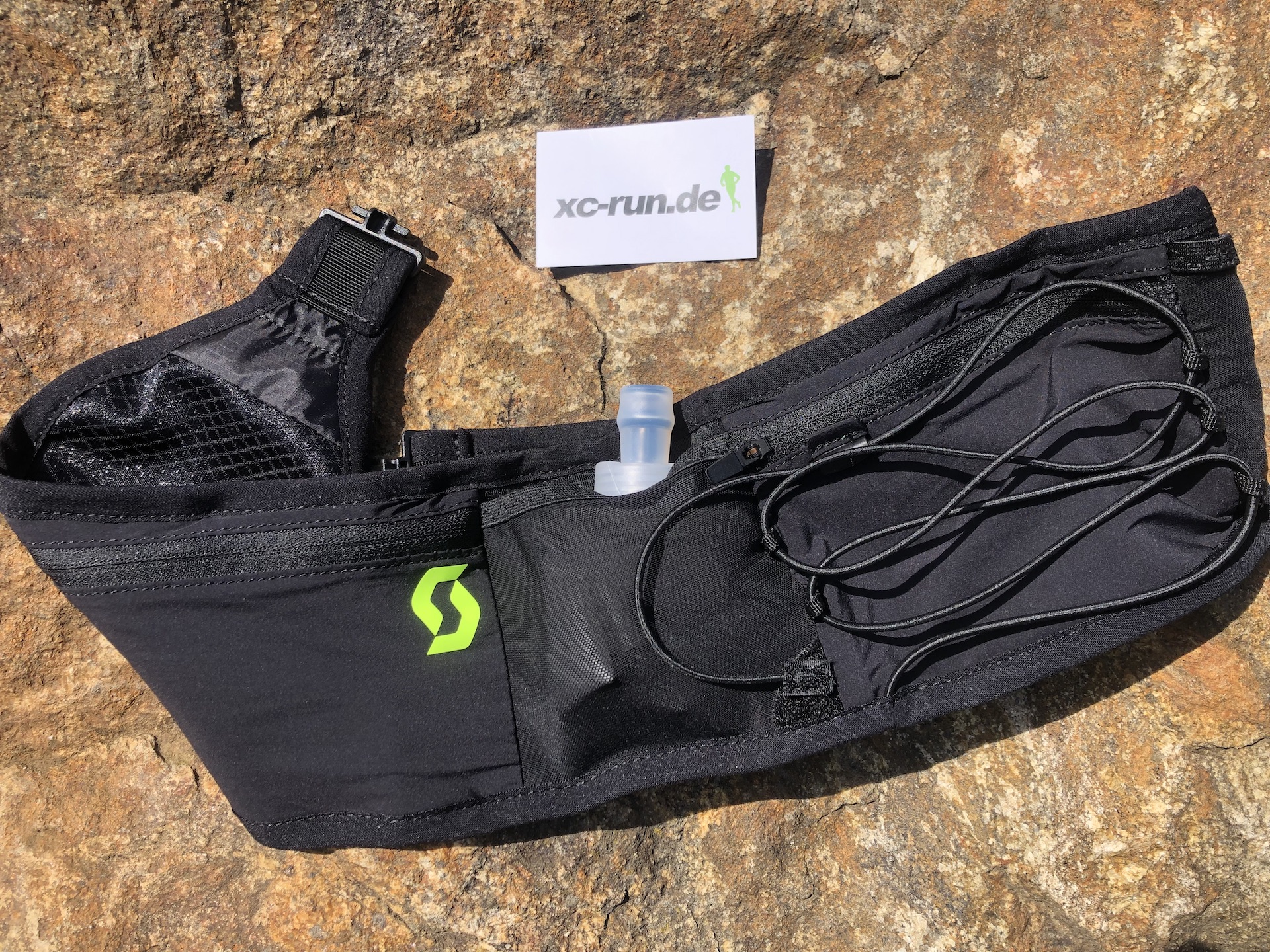 Laufgürtel mit Trinkflasche und Platz für Handy & Stöcke. Nathan Vapor Krar  Waistpack im Test - Blog übers Laufen in Berlin vom Laufanfänger bis  Halb-Marathon