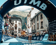 Katie Schide - strahlende Siegerin beim UTMB 2022