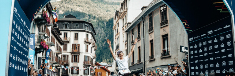 Katie Schide - strahlende Siegerin beim UTMB 2022